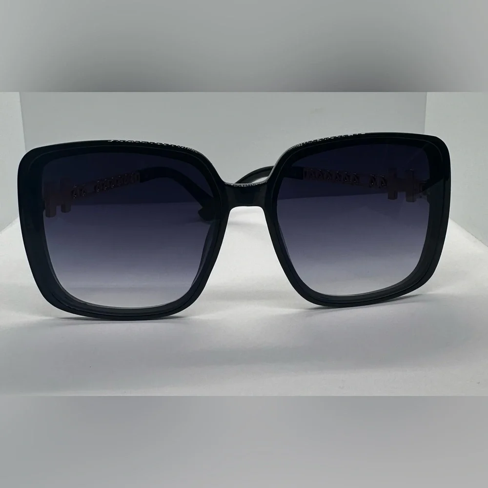 ✨🖤Chic Black Oversized Square Sunglasses w/ Gold Chain Detail | UV Protection✨